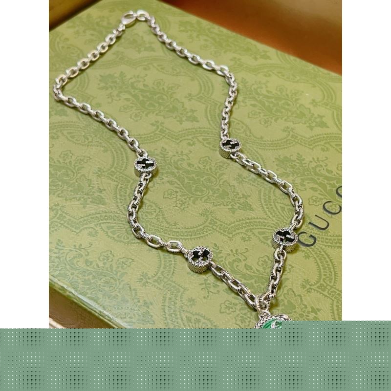 G*u*i necklaces